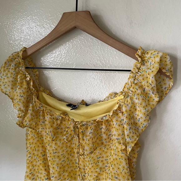 Lulus | Lawton Yellow Floral Print Off-the-Shoulder Top - Picture 3 of 7